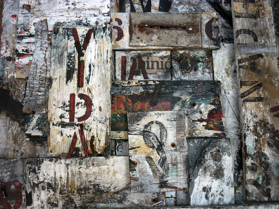 Héctor de Anda Vida Técnica mixta sobreensamblaje, acrílico, collage, metal y tintas  sobre madera 59 cm x 63cm 2009 